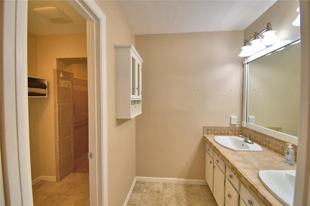 Active With Contract: $369,000 (3 beds, 2 baths, 1686 Square Feet)