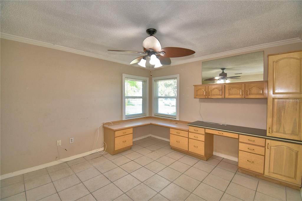 Active With Contract: $369,000 (3 beds, 2 baths, 1686 Square Feet)