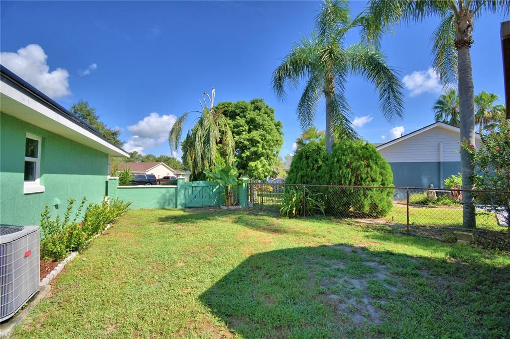 Active With Contract: $369,000 (3 beds, 2 baths, 1686 Square Feet)