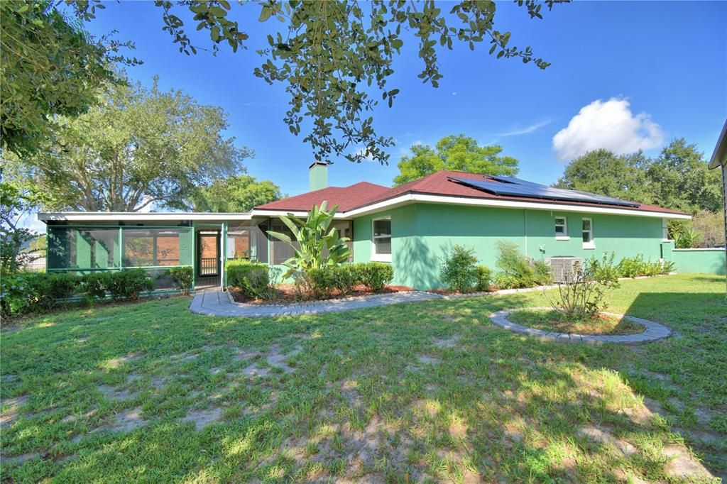 Active With Contract: $369,000 (3 beds, 2 baths, 1686 Square Feet)