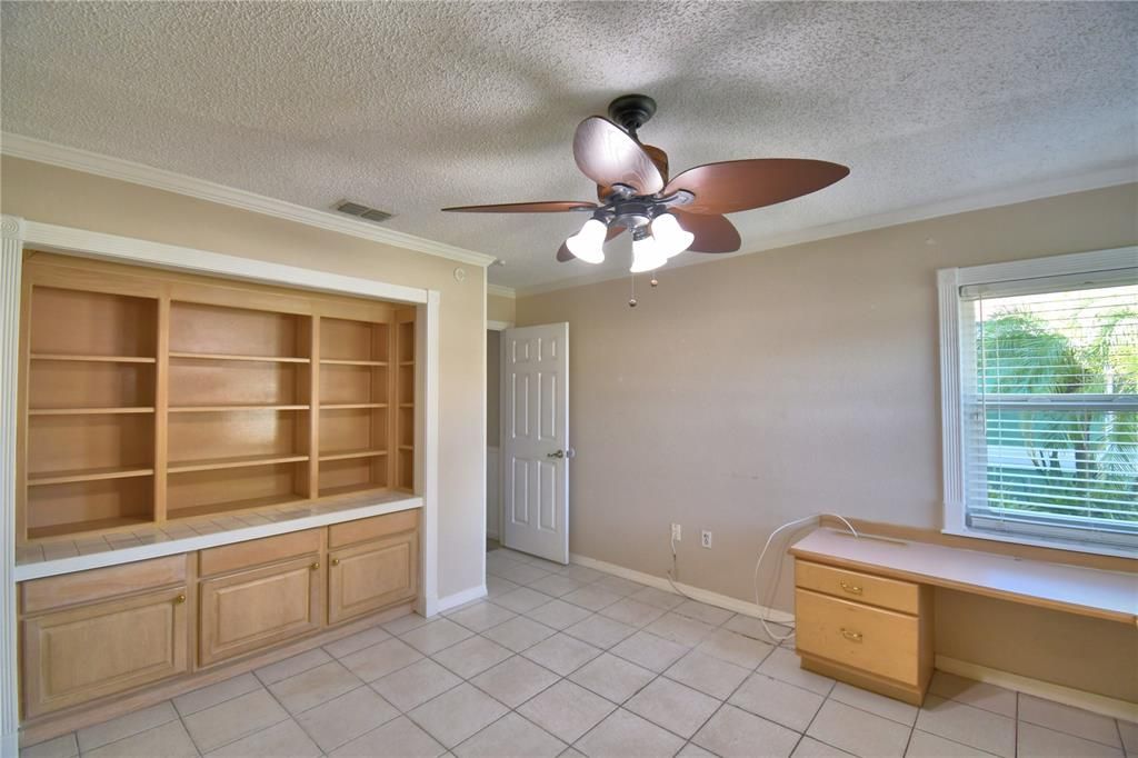 Active With Contract: $369,000 (3 beds, 2 baths, 1686 Square Feet)