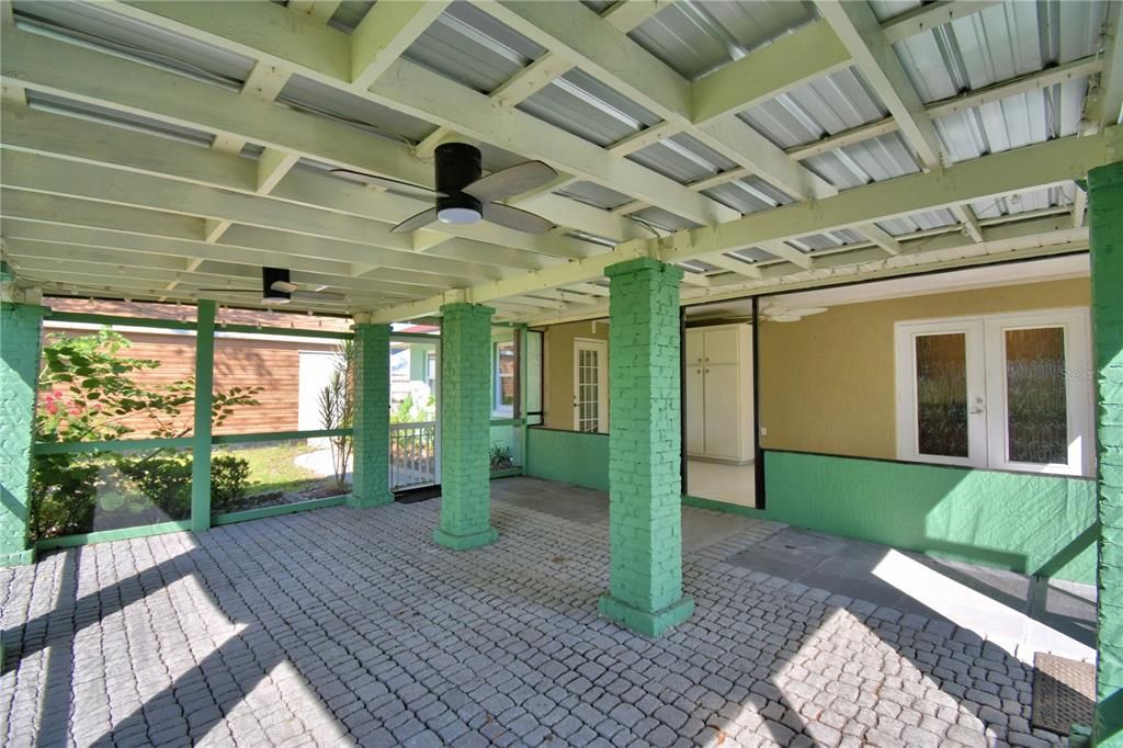 Active With Contract: $369,000 (3 beds, 2 baths, 1686 Square Feet)