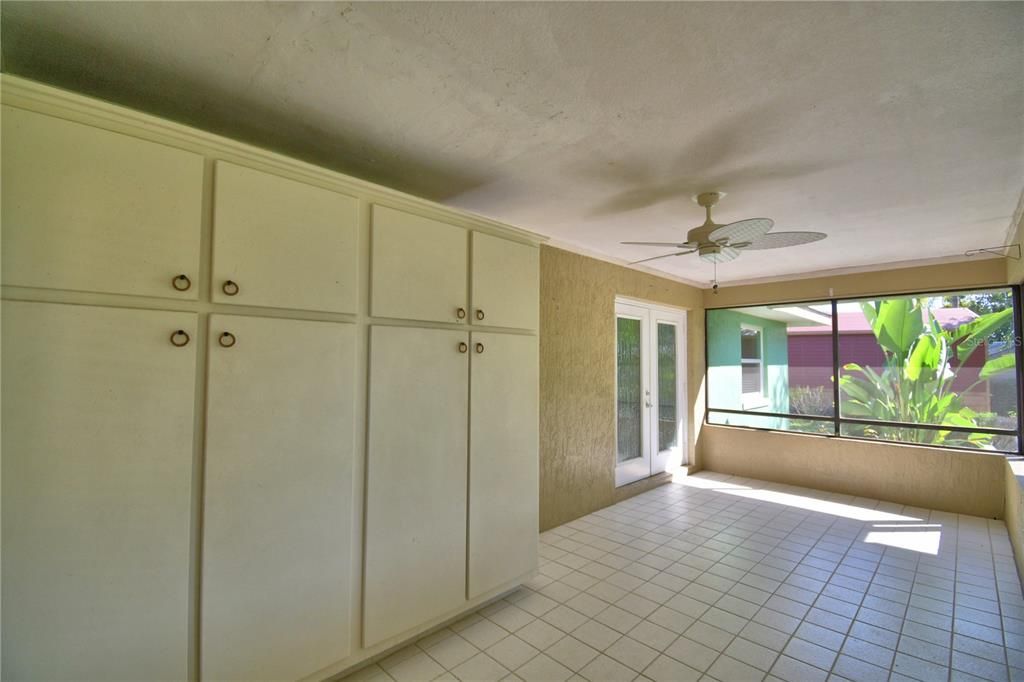 Active With Contract: $369,000 (3 beds, 2 baths, 1686 Square Feet)