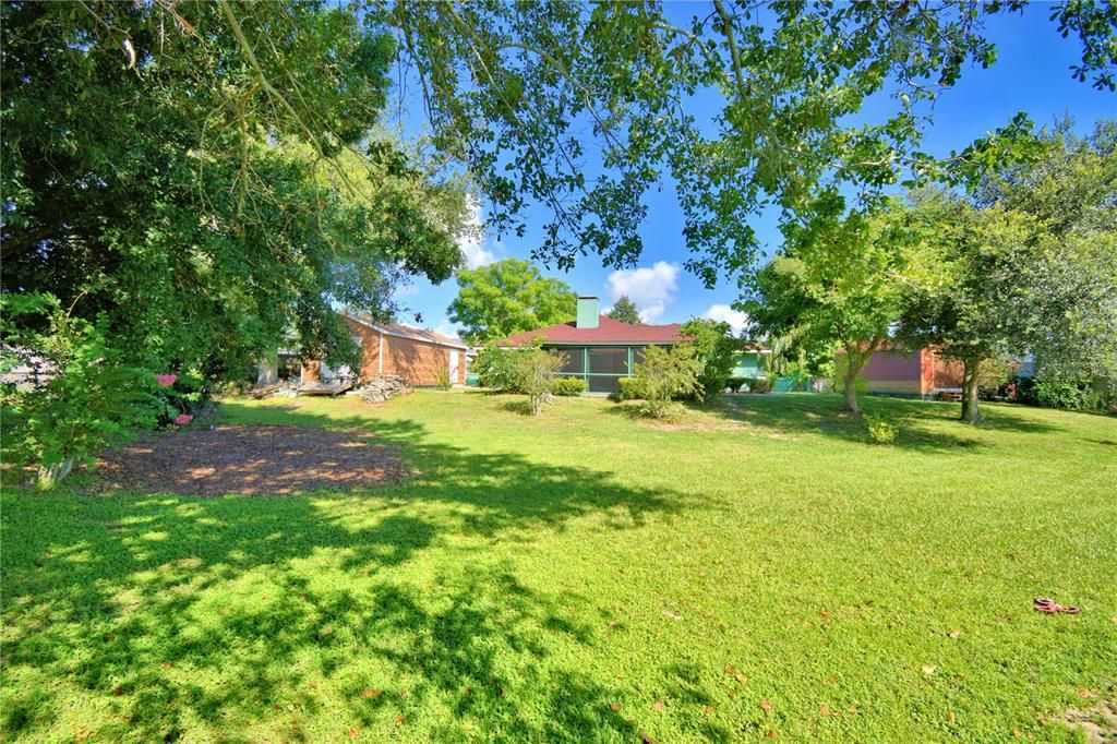 Active With Contract: $369,000 (3 beds, 2 baths, 1686 Square Feet)