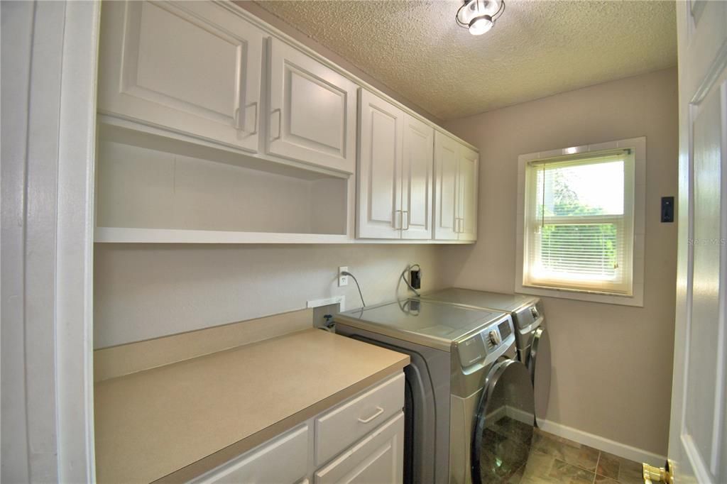 Active With Contract: $369,000 (3 beds, 2 baths, 1686 Square Feet)