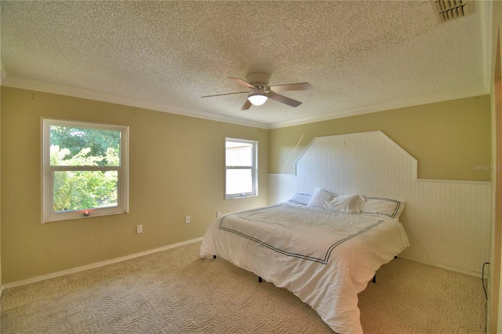 Active With Contract: $369,000 (3 beds, 2 baths, 1686 Square Feet)