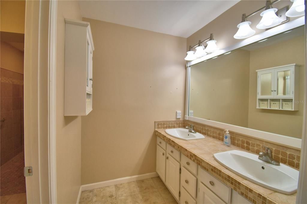 Active With Contract: $369,000 (3 beds, 2 baths, 1686 Square Feet)