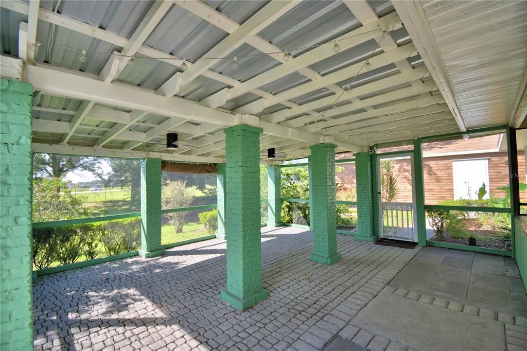 Active With Contract: $369,000 (3 beds, 2 baths, 1686 Square Feet)