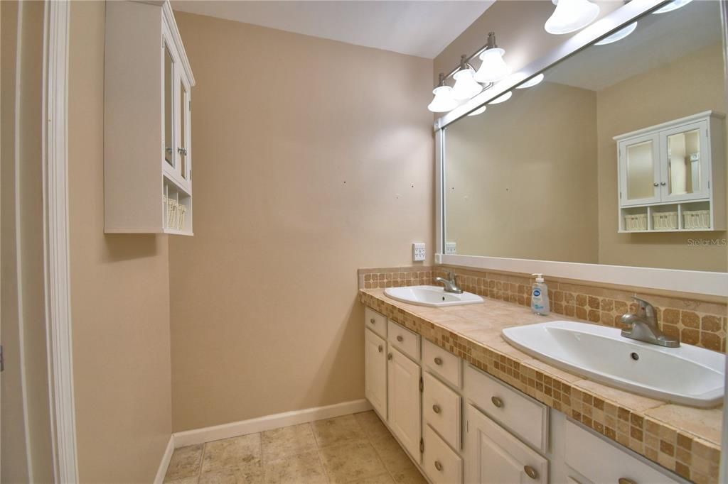 Active With Contract: $369,000 (3 beds, 2 baths, 1686 Square Feet)