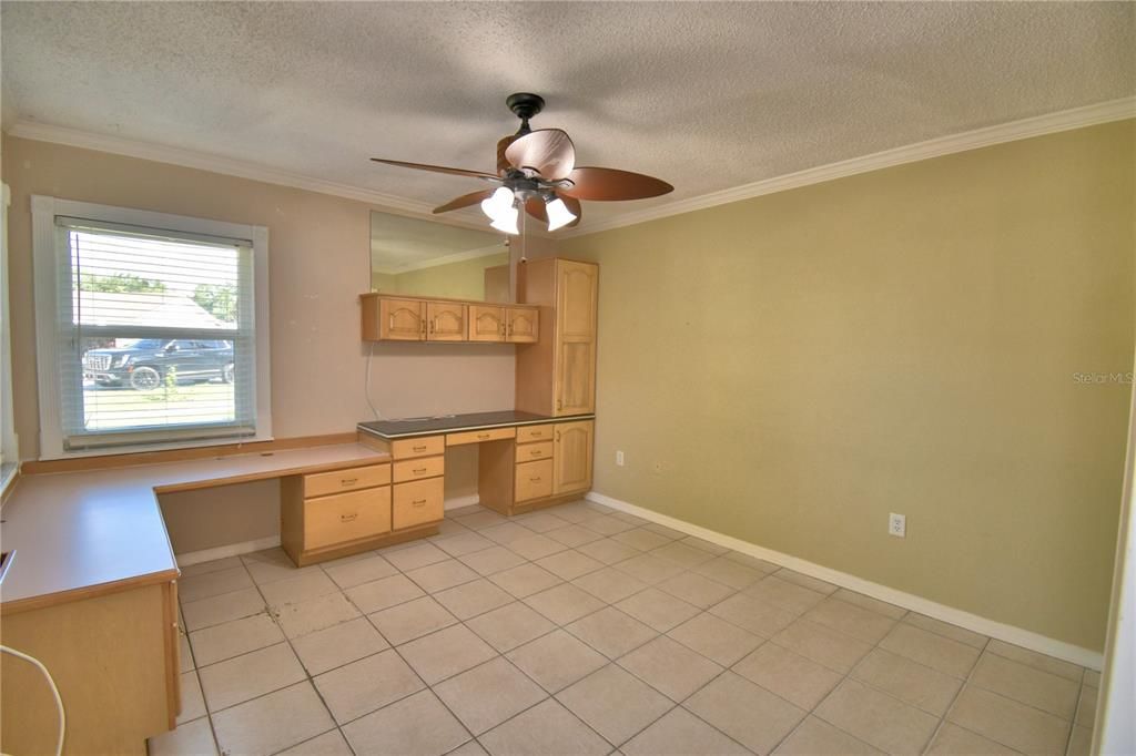 Active With Contract: $369,000 (3 beds, 2 baths, 1686 Square Feet)