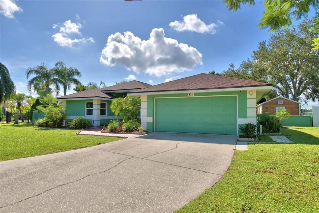 Active With Contract: $369,000 (3 beds, 2 baths, 1686 Square Feet)