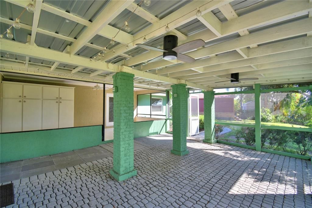 Active With Contract: $369,000 (3 beds, 2 baths, 1686 Square Feet)