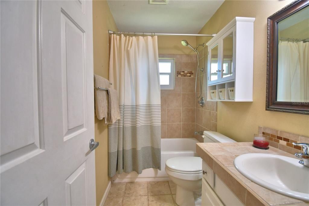 Active With Contract: $369,000 (3 beds, 2 baths, 1686 Square Feet)