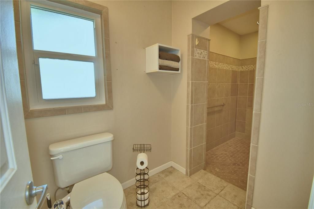 Active With Contract: $369,000 (3 beds, 2 baths, 1686 Square Feet)