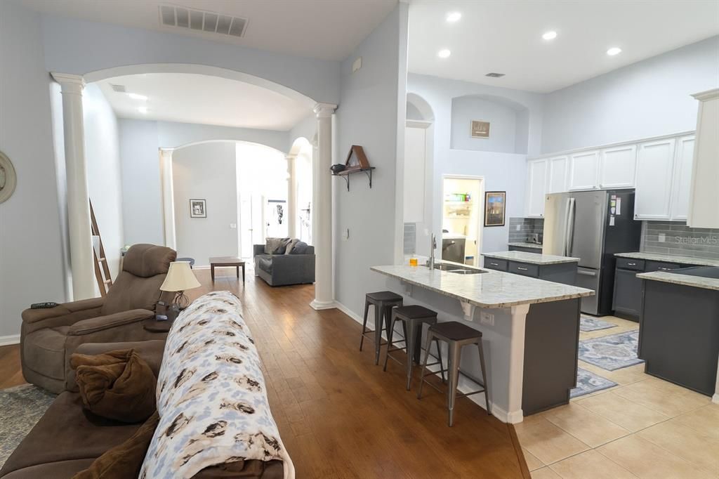 На продажу: $649,900 (4 спален, 3 ванн, 3182 Квадратных фут)