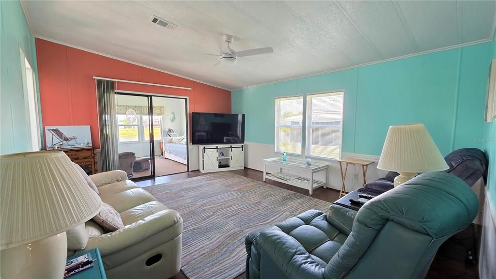 For Sale: $122,000 (3 beds, 2 baths, 1208 Square Feet)