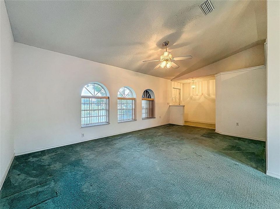 Active With Contract: $274,900 (4 beds, 2 baths, 1784 Square Feet)