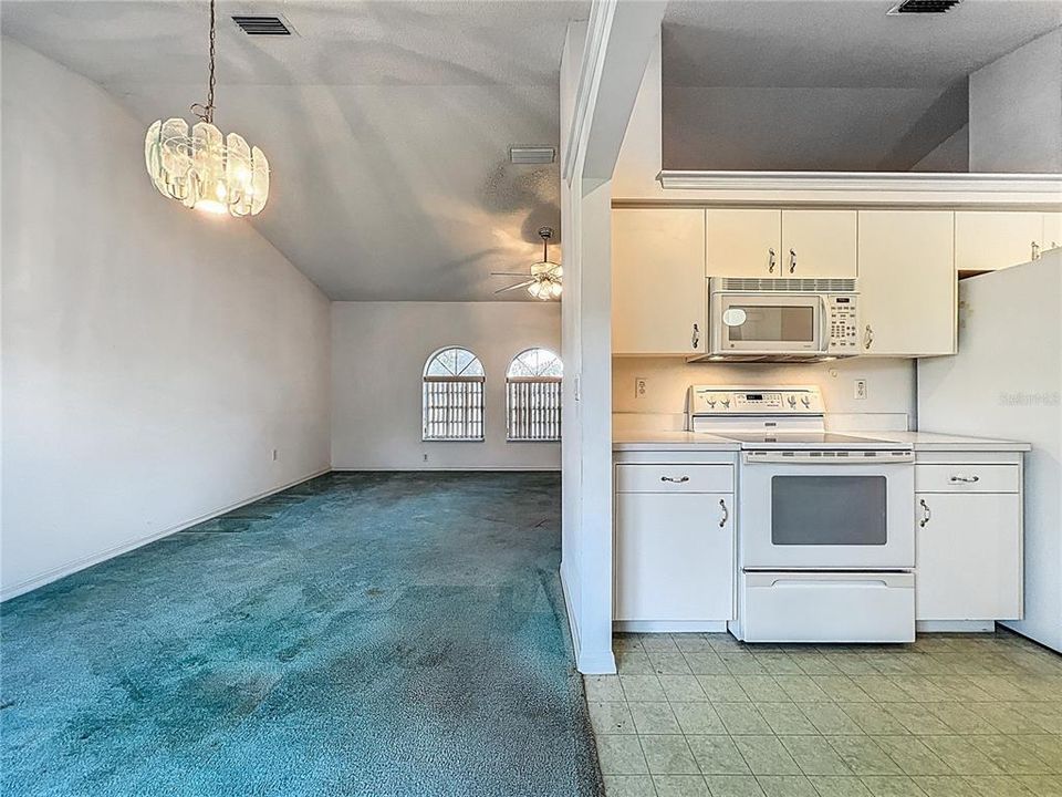 Active With Contract: $274,900 (4 beds, 2 baths, 1784 Square Feet)