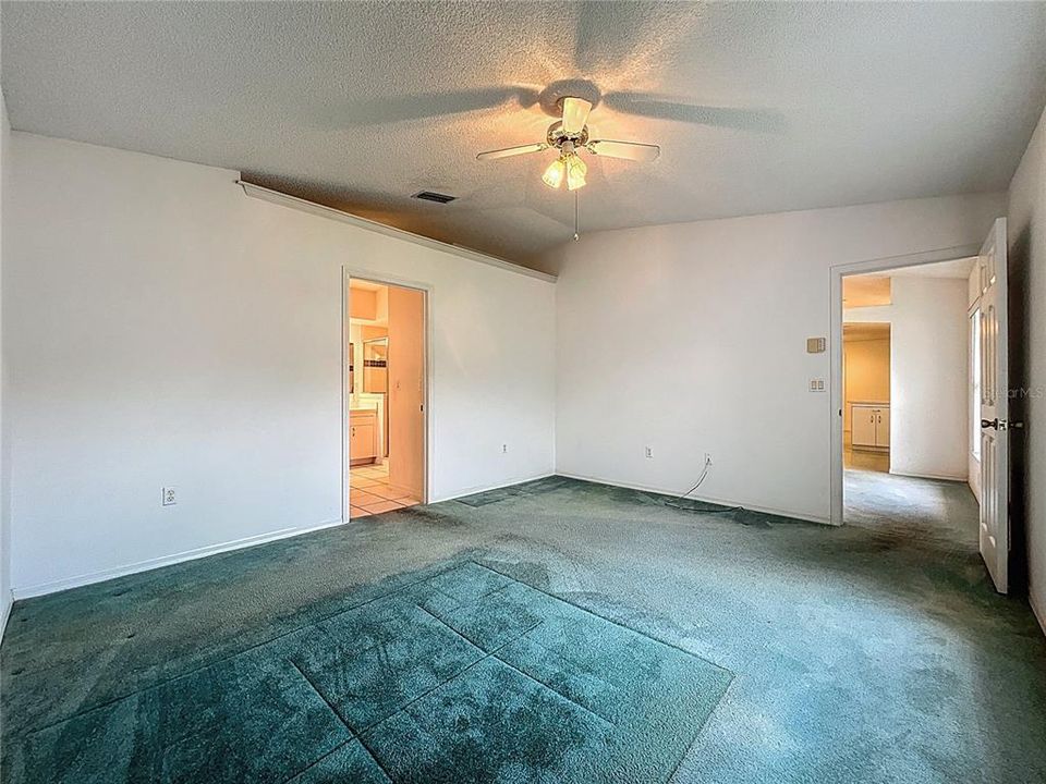 Active With Contract: $274,900 (4 beds, 2 baths, 1784 Square Feet)