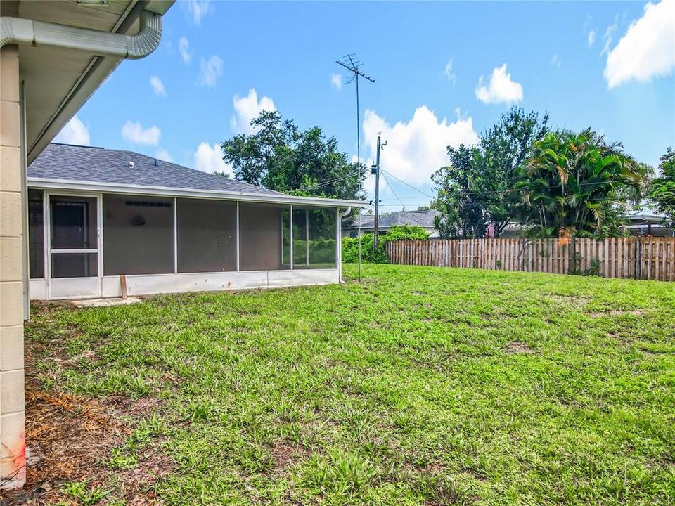 Active With Contract: $274,900 (4 beds, 2 baths, 1784 Square Feet)