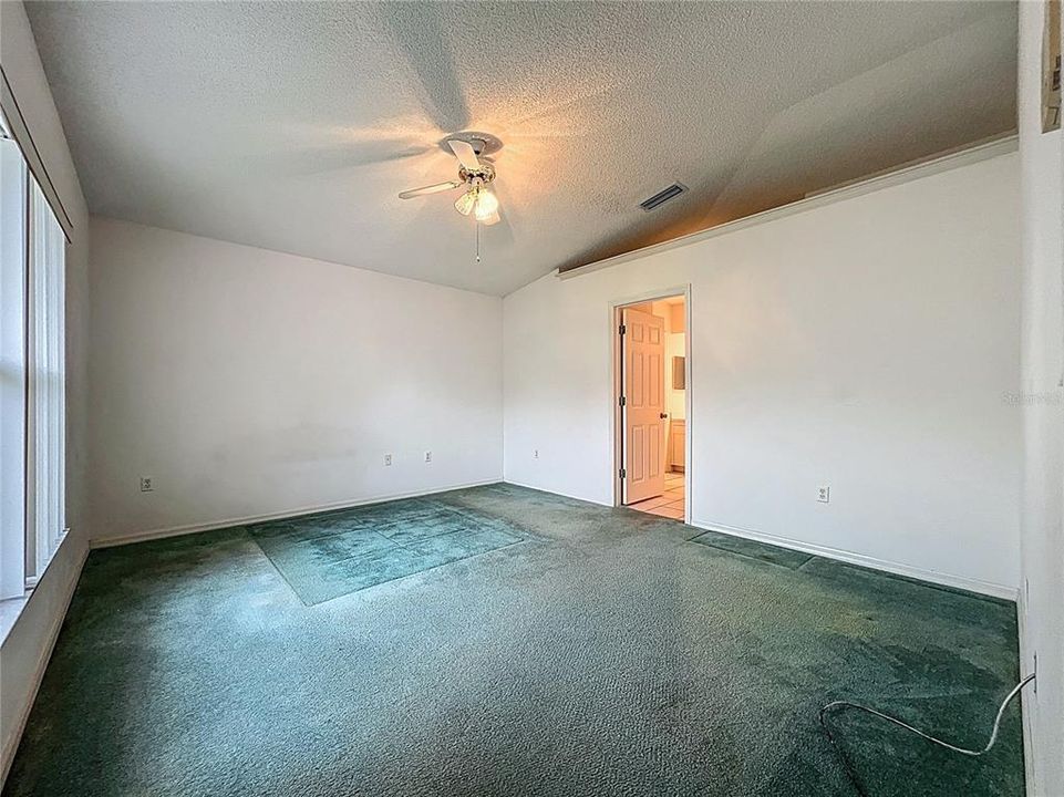 Active With Contract: $274,900 (4 beds, 2 baths, 1784 Square Feet)