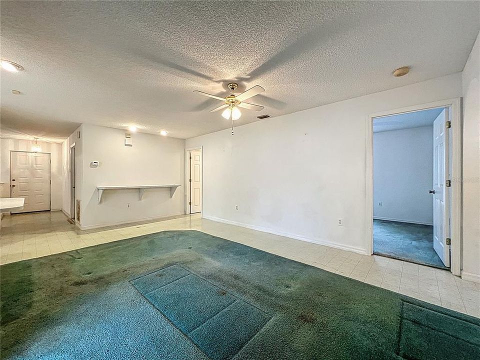 Active With Contract: $274,900 (4 beds, 2 baths, 1784 Square Feet)