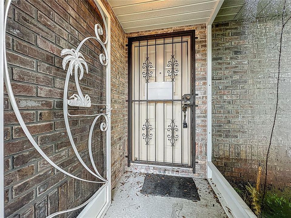 Active With Contract: $274,900 (4 beds, 2 baths, 1784 Square Feet)