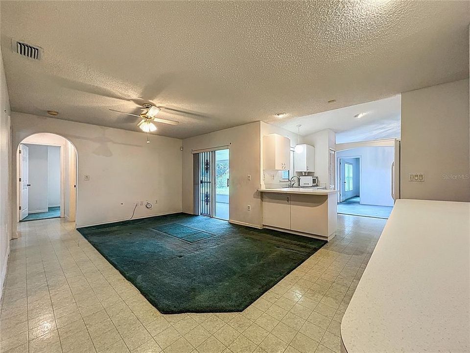 Active With Contract: $274,900 (4 beds, 2 baths, 1784 Square Feet)