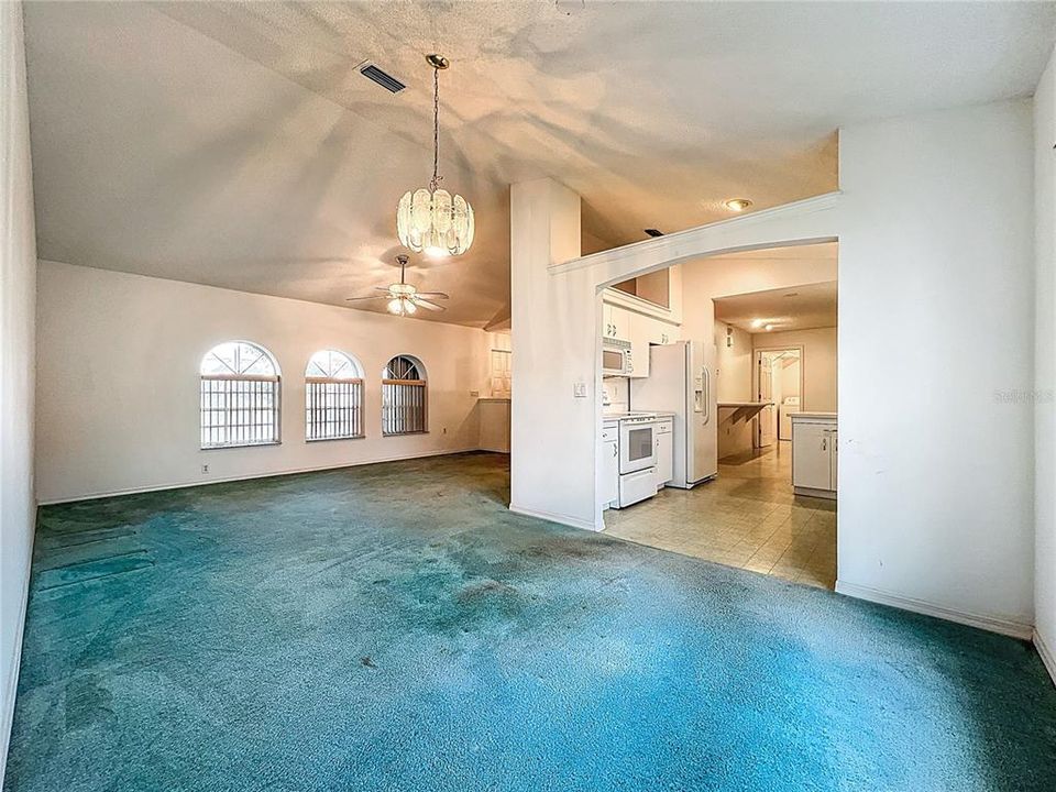 Active With Contract: $274,900 (4 beds, 2 baths, 1784 Square Feet)