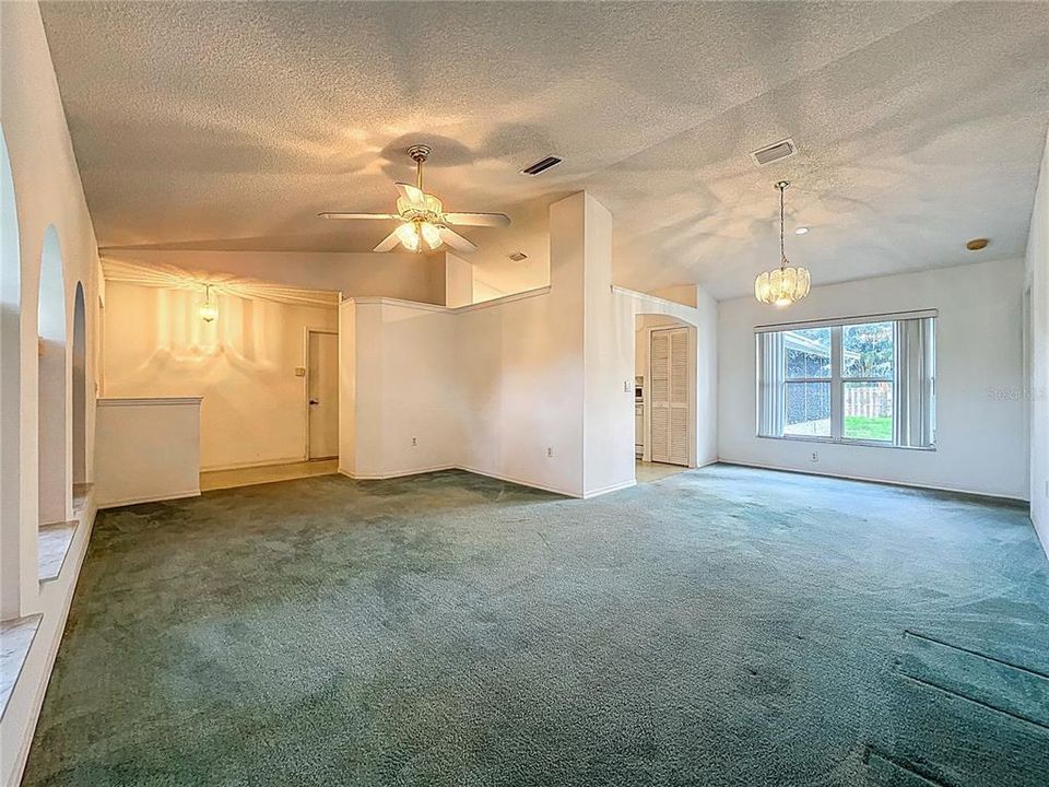 Active With Contract: $274,900 (4 beds, 2 baths, 1784 Square Feet)