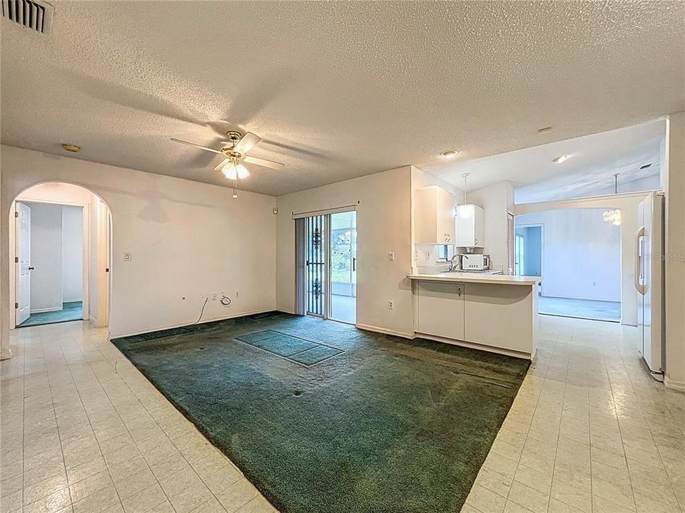 Active With Contract: $274,900 (4 beds, 2 baths, 1784 Square Feet)