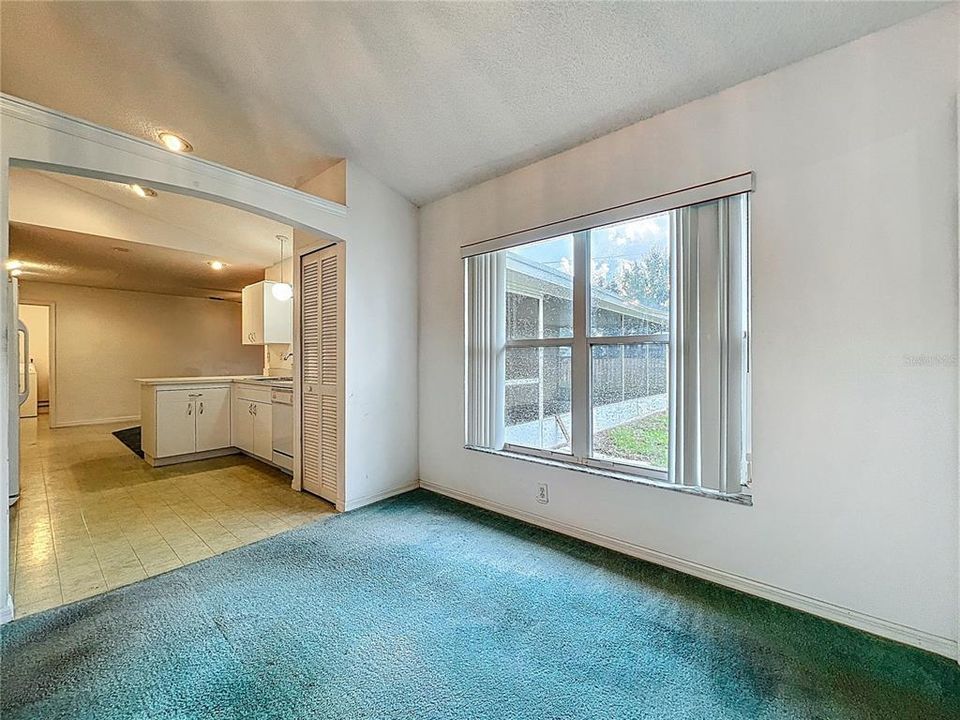 Active With Contract: $274,900 (4 beds, 2 baths, 1784 Square Feet)