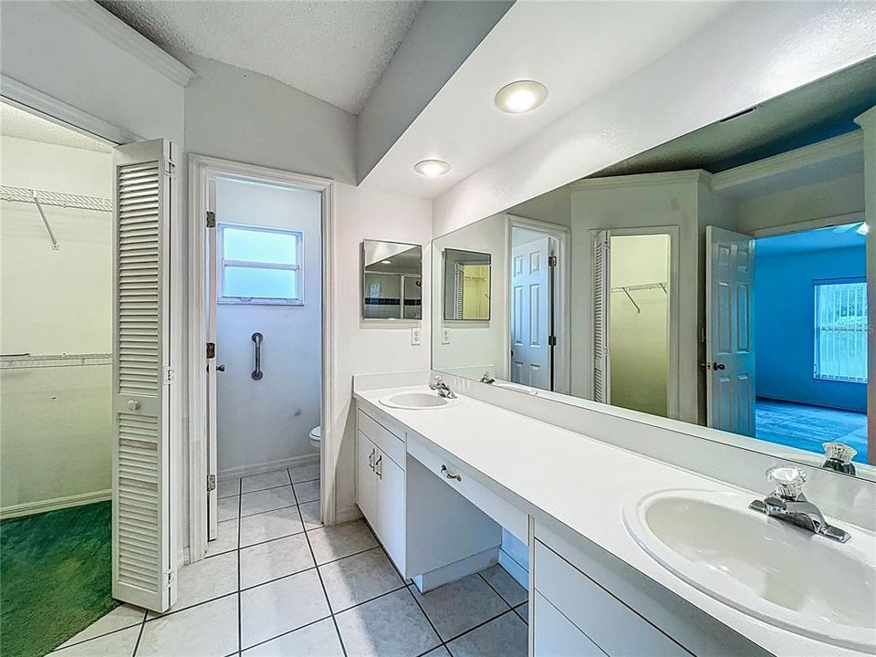 Active With Contract: $274,900 (4 beds, 2 baths, 1784 Square Feet)