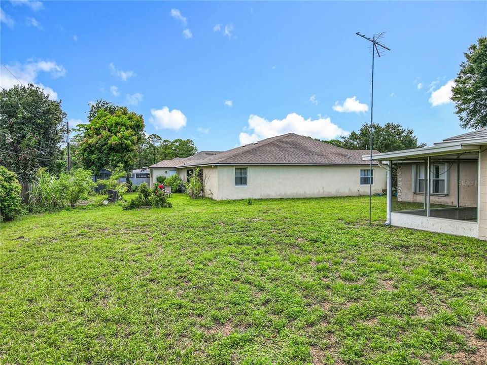 Active With Contract: $274,900 (4 beds, 2 baths, 1784 Square Feet)