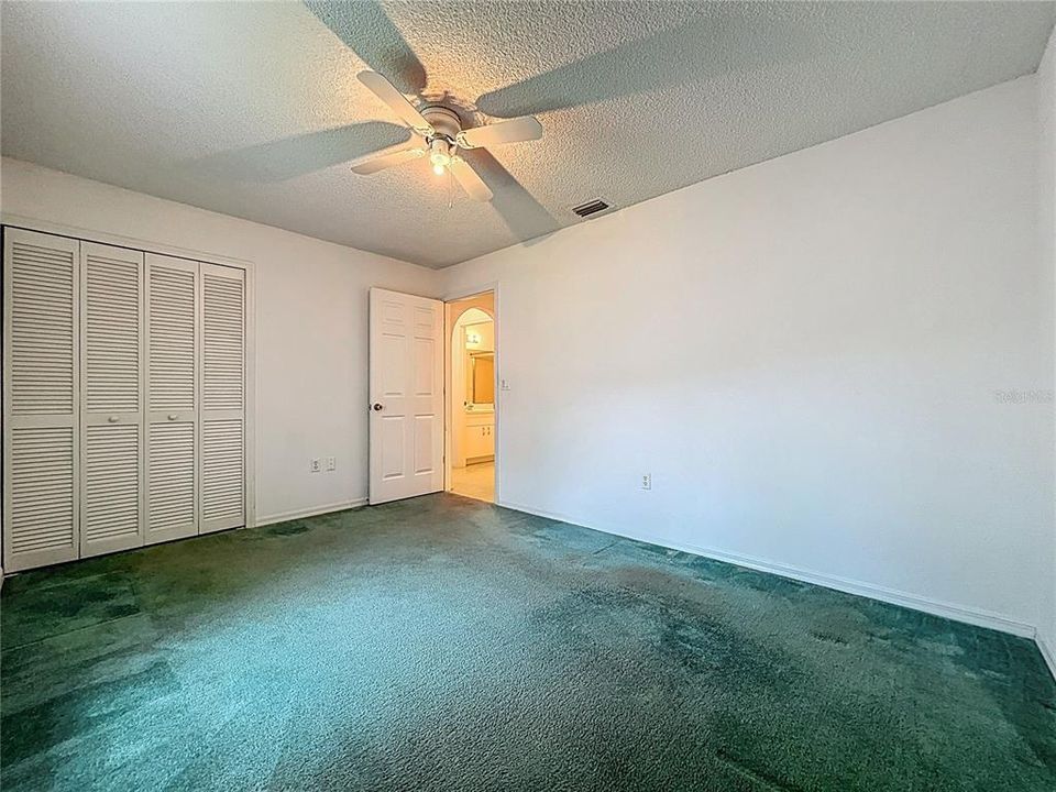 Active With Contract: $274,900 (4 beds, 2 baths, 1784 Square Feet)