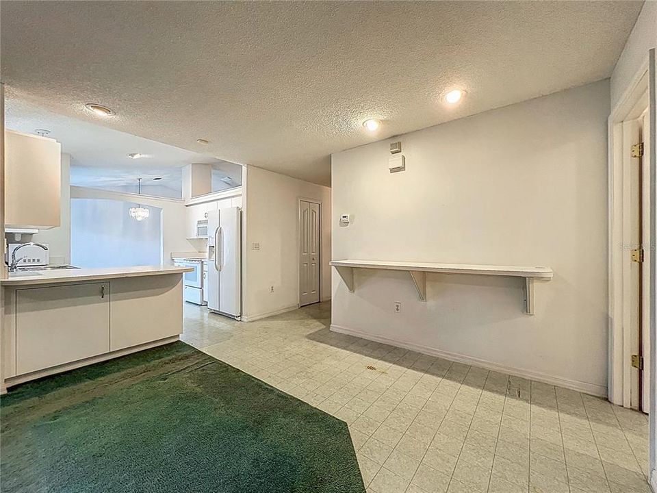 Active With Contract: $274,900 (4 beds, 2 baths, 1784 Square Feet)