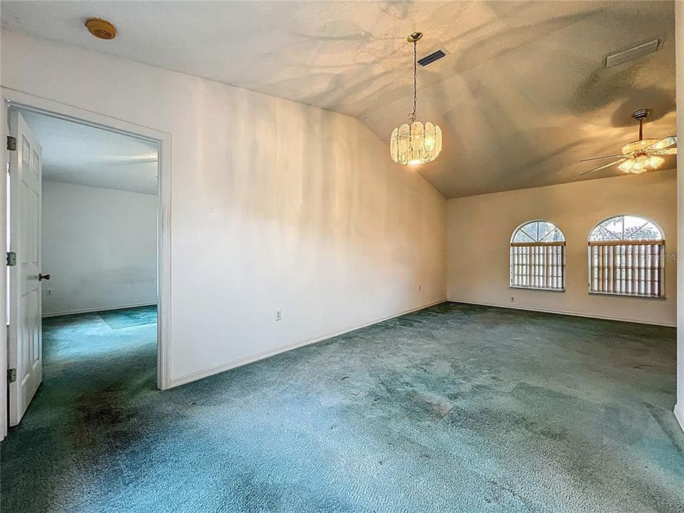 Active With Contract: $274,900 (4 beds, 2 baths, 1784 Square Feet)