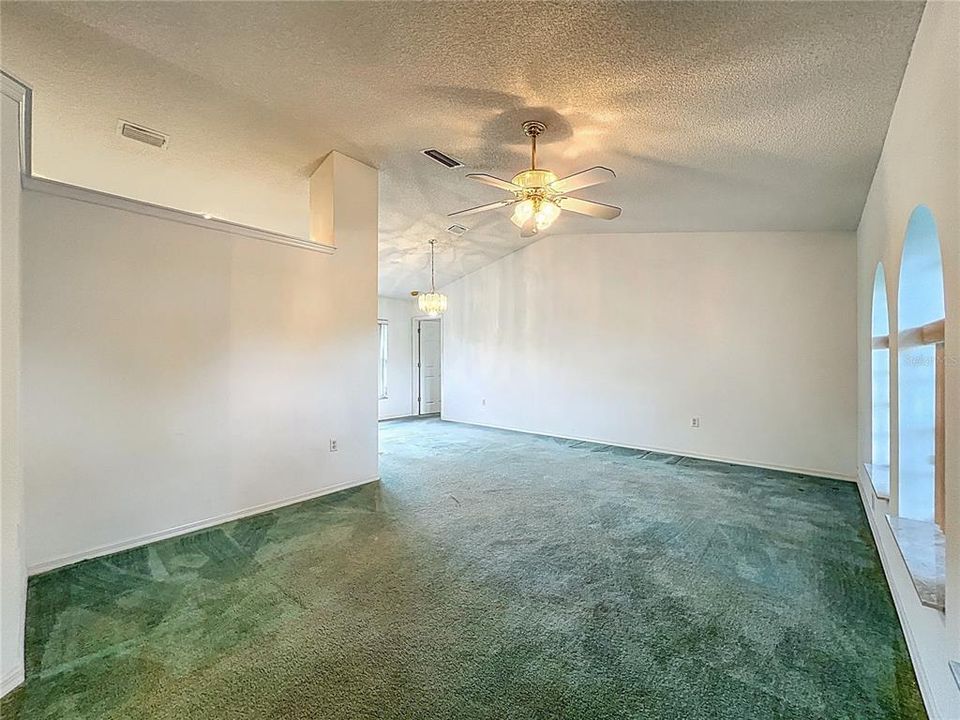 Active With Contract: $274,900 (4 beds, 2 baths, 1784 Square Feet)