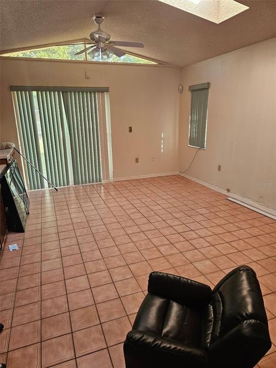 В аренду: $2,000 (3 спален, 2 ванн, 1702 Квадратных фут)