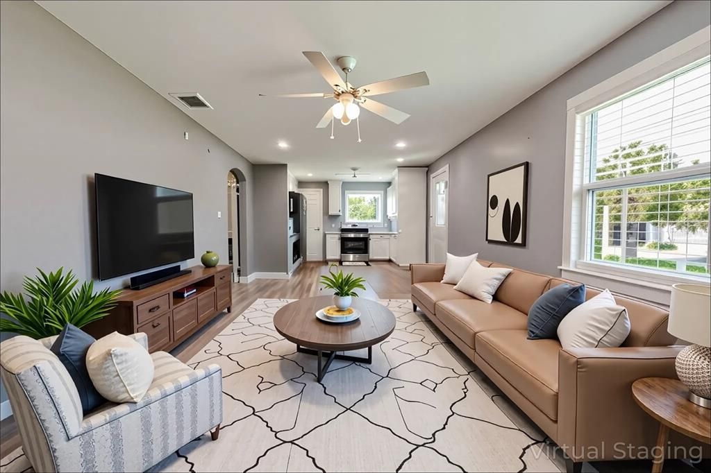 Active With Contract: $239,000 (2 beds, 1 baths, 768 Square Feet)