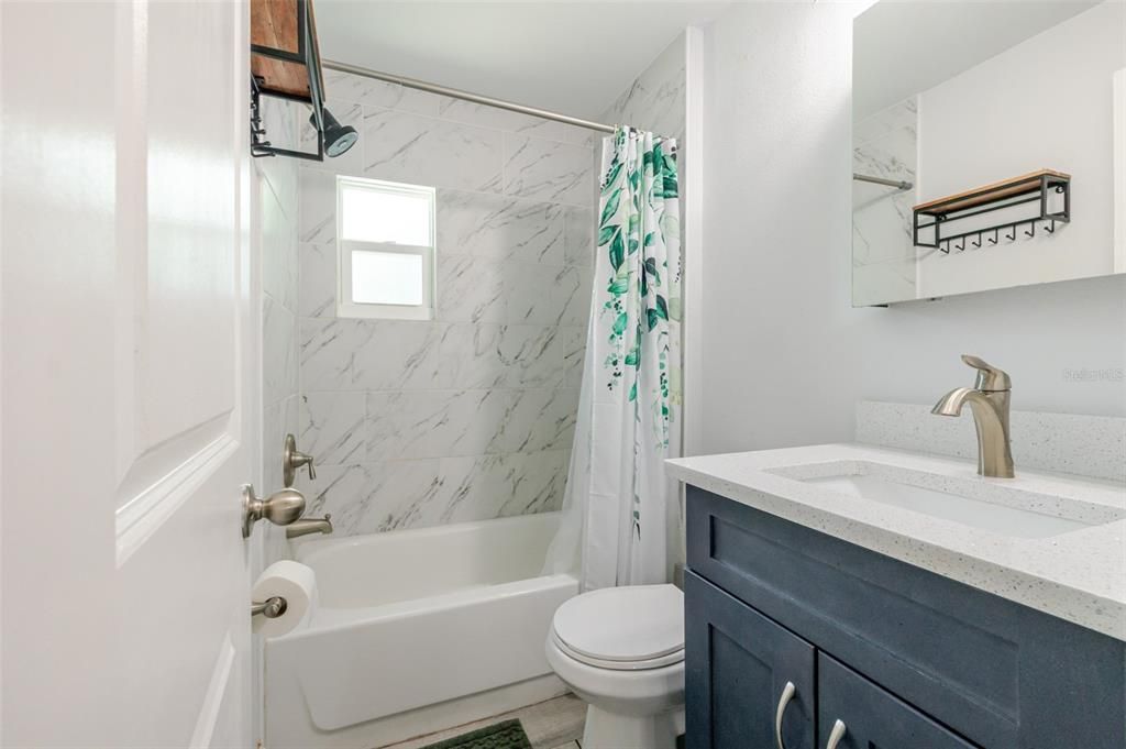 Active With Contract: $239,000 (2 beds, 1 baths, 768 Square Feet)