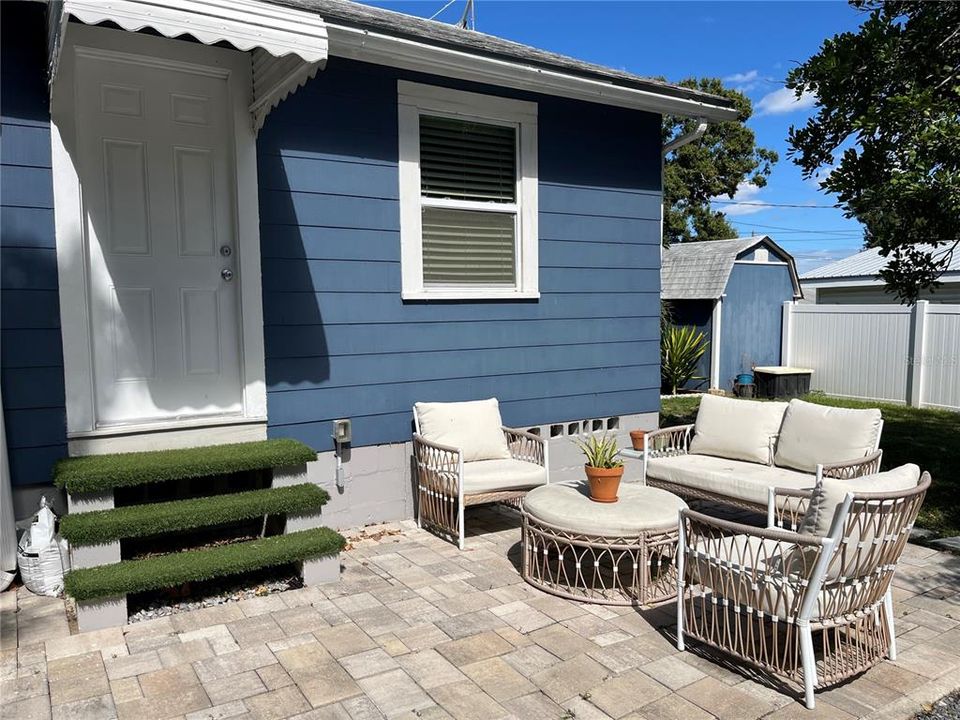 Active With Contract: $239,000 (2 beds, 1 baths, 768 Square Feet)