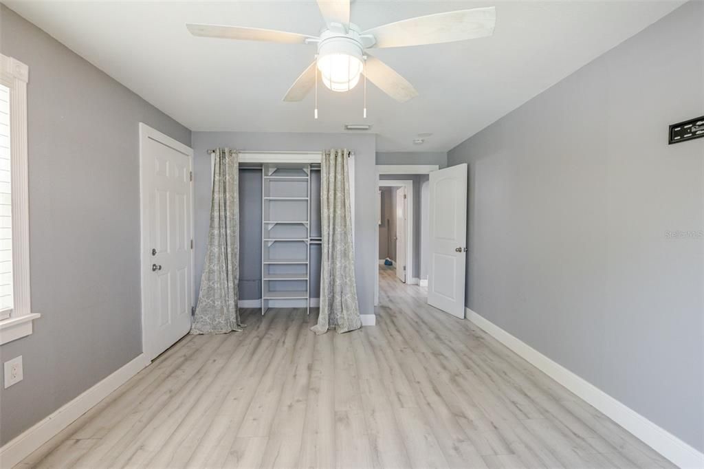 Active With Contract: $239,000 (2 beds, 1 baths, 768 Square Feet)