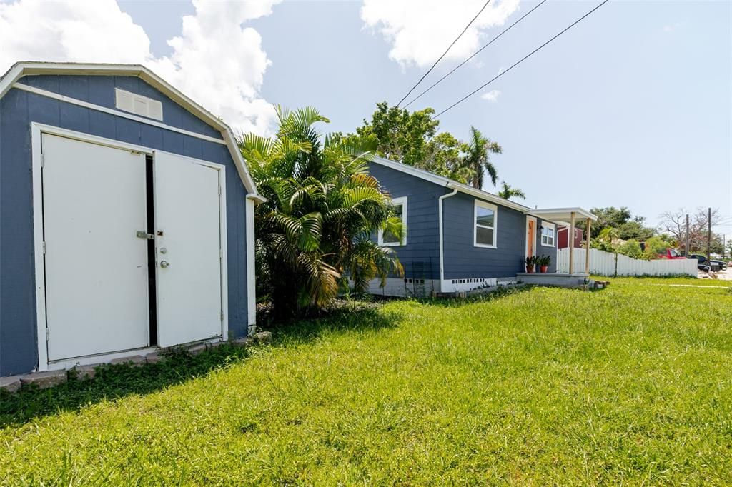 Active With Contract: $239,000 (2 beds, 1 baths, 768 Square Feet)