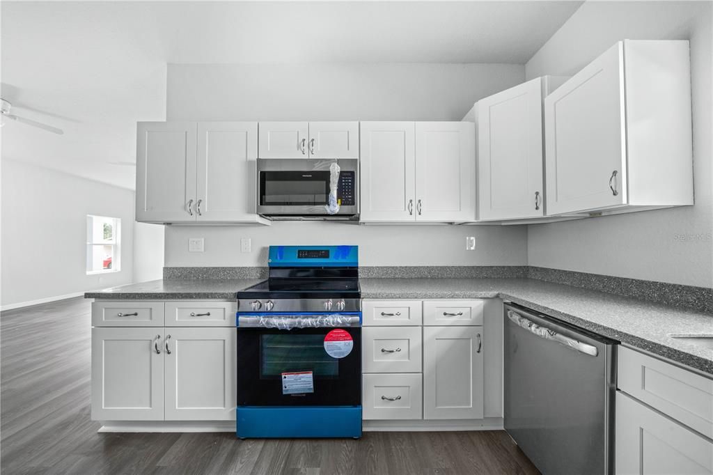 For Sale: $229,000 (3 beds, 2 baths, 1330 Square Feet)