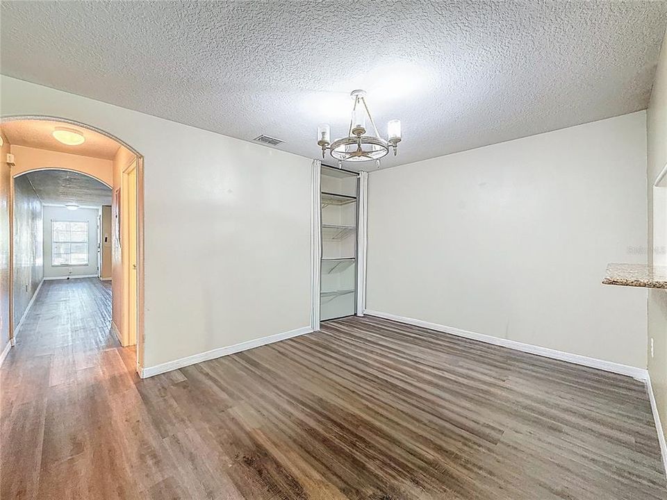 出租: $2,100 (3 贝兹, 2 浴室, 1501 平方英尺)