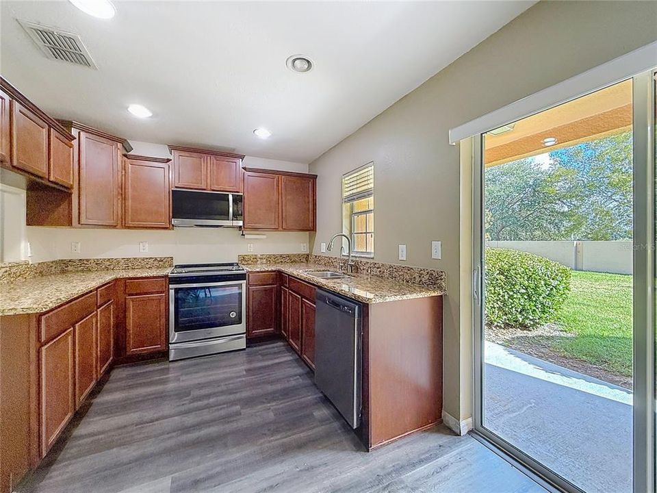 出租: $2,100 (3 贝兹, 2 浴室, 1501 平方英尺)