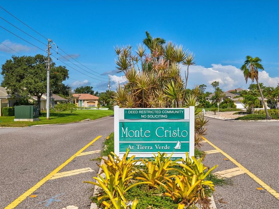 На продажу: $480,000 (0.18 acres)