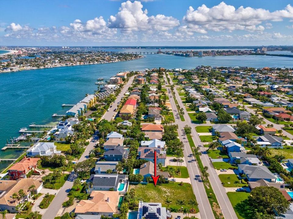 На продажу: $480,000 (0.18 acres)