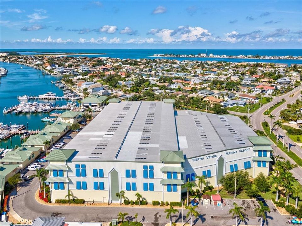 На продажу: $480,000 (0.18 acres)